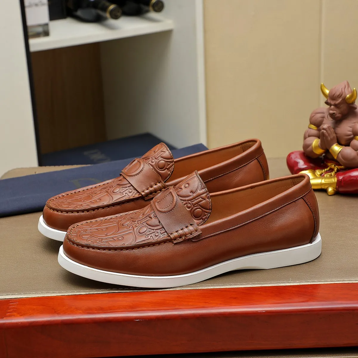 Men's clothing and shoes 💰460 💰🔥[Dior] High-end top-notch 🔝 purchasing agent 🔍🔍The latest 🇺🇸 counters are on sale simultaneously, original Italian brand · brand totem cloth sewn with brand cloth label · paired with calfskin · (high-end, nobility and class) exquisite workmanship (cow Leather lining) Sole: Original two-color sole ⚠️outsole specially provided by the original factory. Comfortable, wear-resistant, non-slip, real-life photoshoot🎬The real thing is more beautiful🔍Color: Color optional💕💕Number of yards: 39-44 (customized at 38.45.46)...
